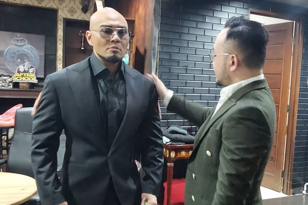 Rancang Jas Deddy Corbuzier,...