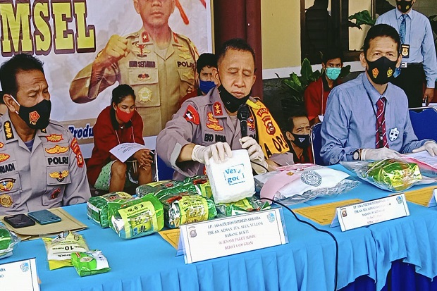 Polda Sumsel Tangkap...