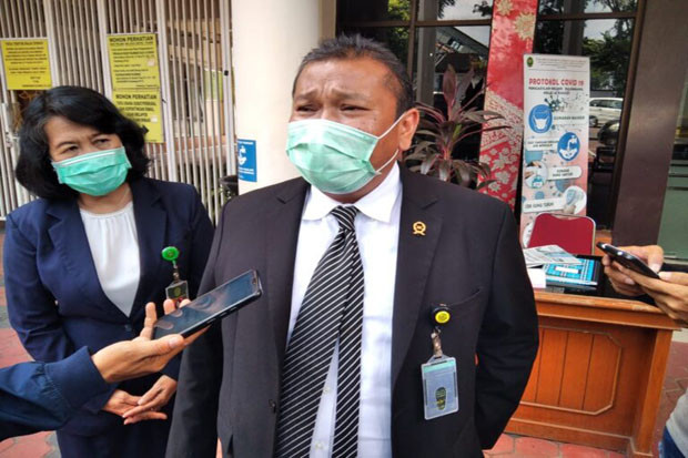 Puluhan Staf dan Karyawan...