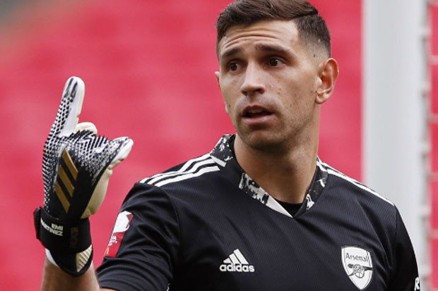 Kiper Arsenal Emiliano...