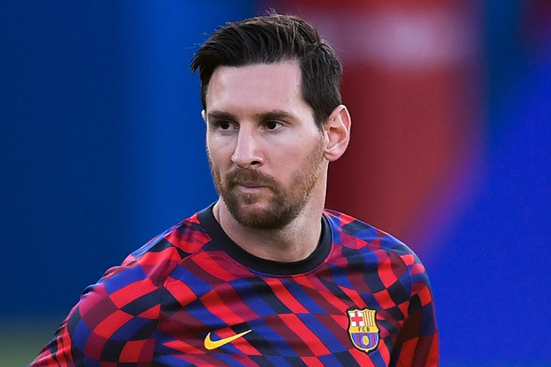 Lionel Messi Bertahan...