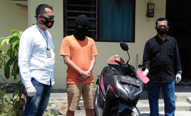 Pemuda Ini Gadaikan...