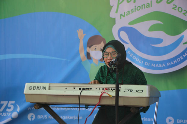 Semangati Korban PHK,...