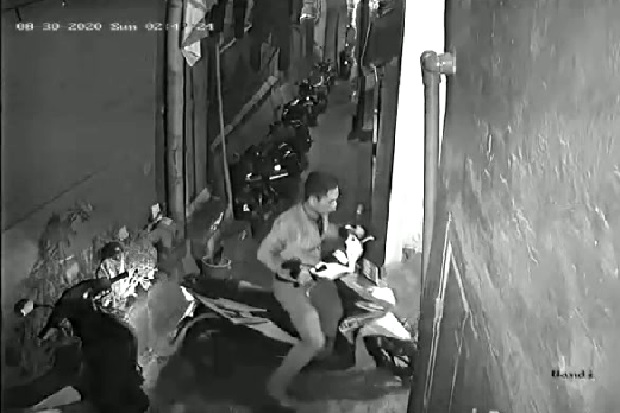 Terekam CCTV saat Beraksi,...
