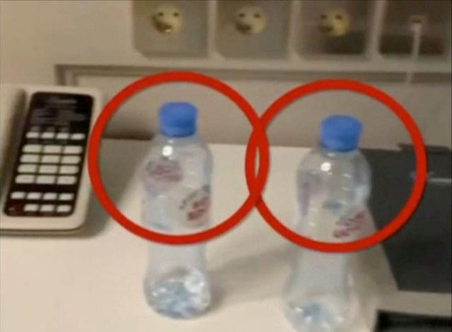 Kremlin: Botol Air di...