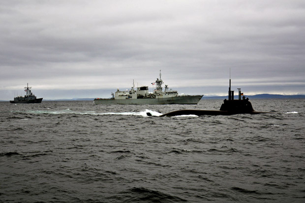 Kapal Rusia Berkeliaran,...