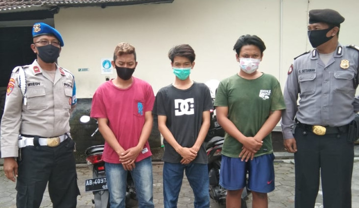 Tiga Pemuda Mabuk Aniaya...