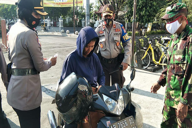 Tak Pakai Masker, Tiga...