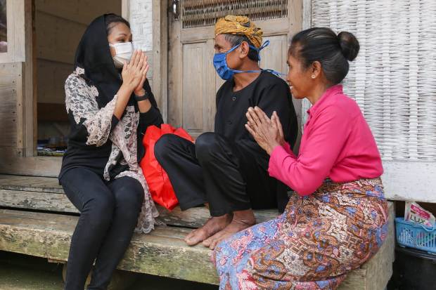 Kunjungi Kampung Naga,...