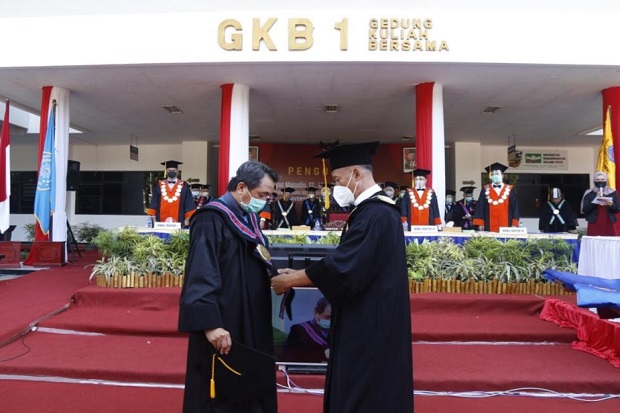 UMM Kukuhkan Guru Besar...