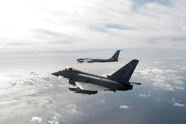 Jet Tempur Inggris Kejar...