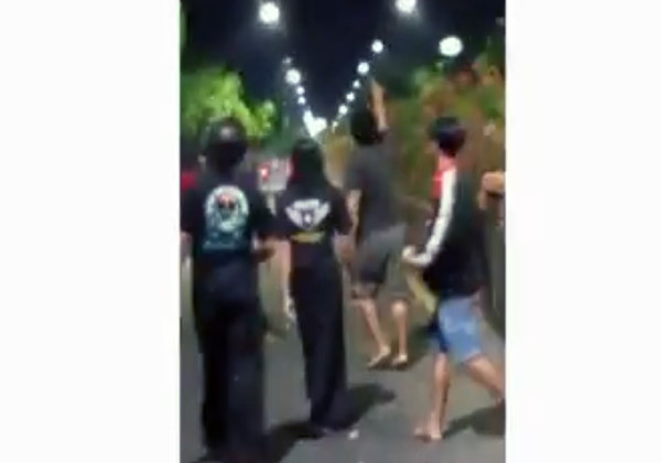 Viral, Dua Kelompok...
