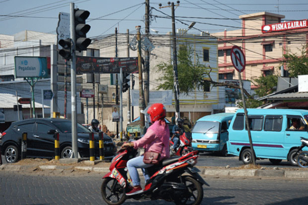 Tahun Depan, Empat Simpang...