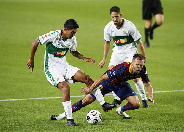 Debut Pjanic Warnai...