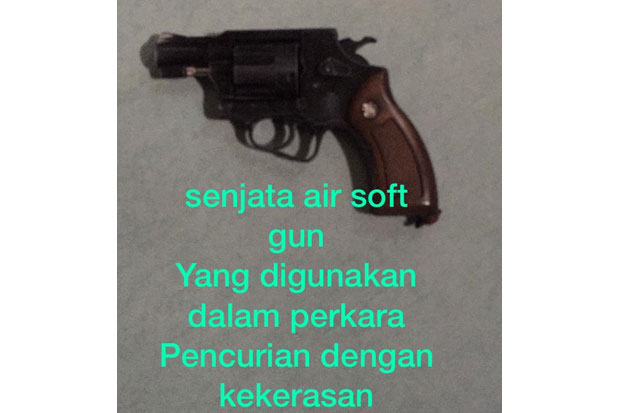 Modal Softgun, Dua Pecandu...