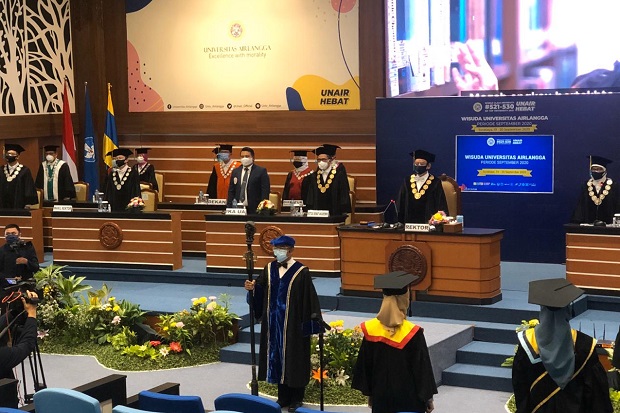 Ikuti Wisuda Daring,...
