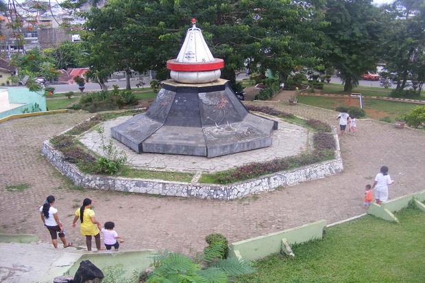 Lampu Suar dan Jangkar...