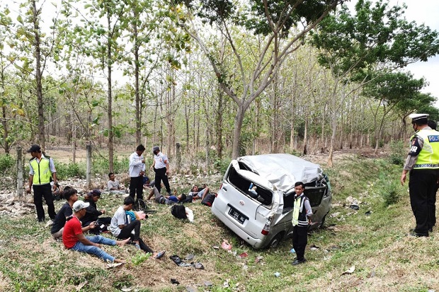 Minibus Oleng dan Masuk...