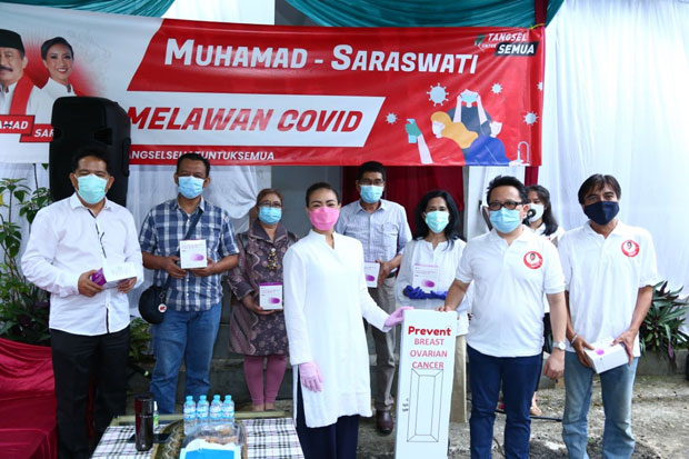 Saraswati Serahkan Alat...
