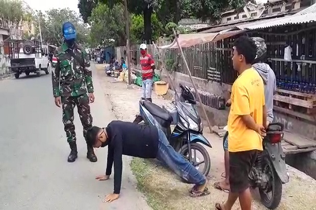 Tidak Pakai Masker,...