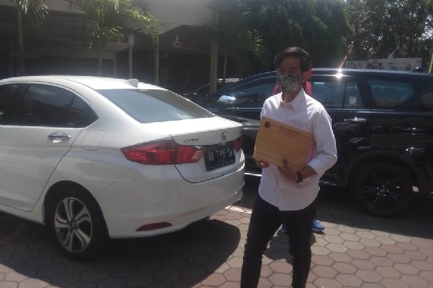 Desakan Pilkada Ditunda,...