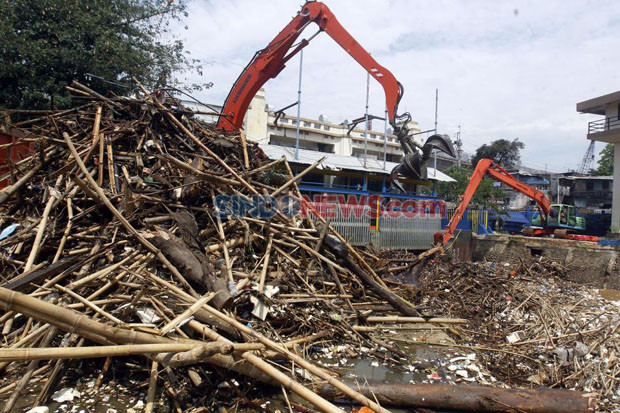 Ribuan Kubik Sampah...
