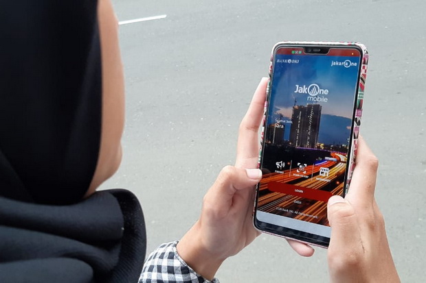 Warga Jakarta Engga...