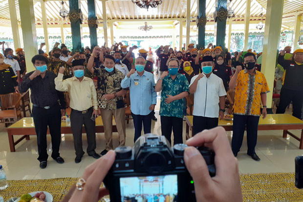 Awas, Masyarakat Jangan...
