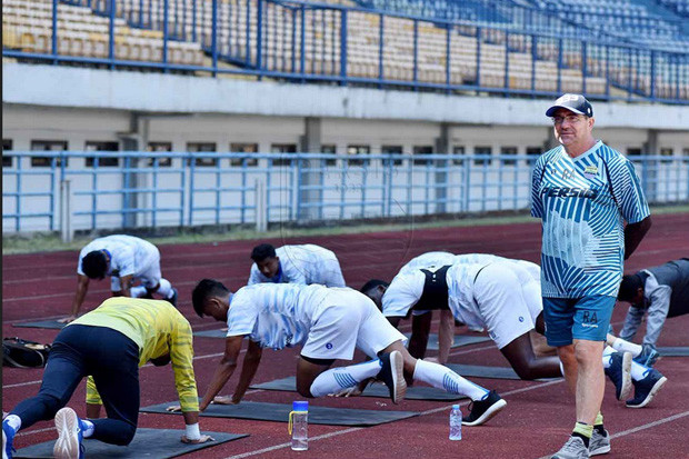 Persib Tingkatkan Transisi...