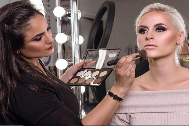 Pandemi, Makeup Artist...