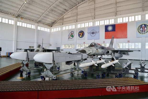 Taiwan Perlihatkan Rudal...