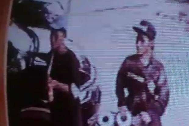 Terekam CCTV, 2 Pencuri...