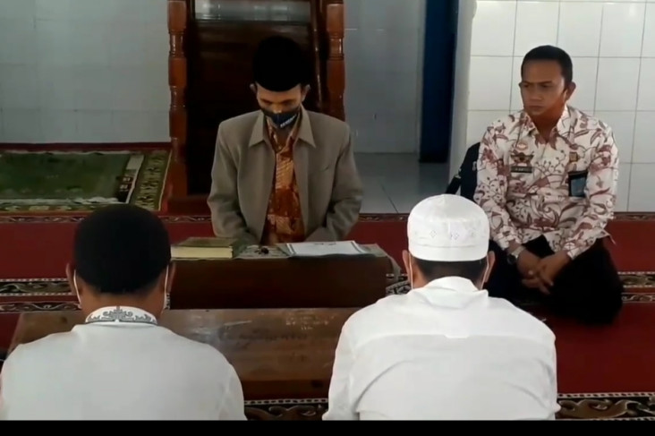 Dua Warga Binaan Putuskan...