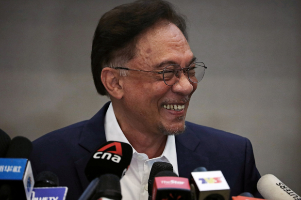 Dukungan Anwar Ibrahim...