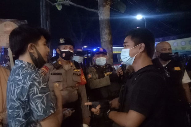 Langgar Batas Pengunjung,...