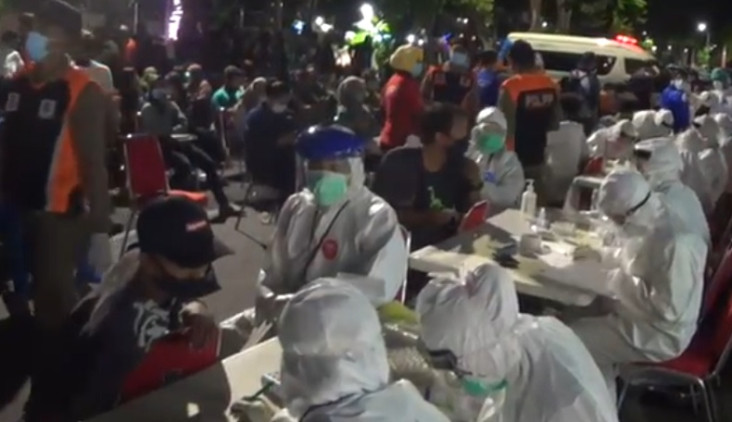 Pemkot Surabaya Gelar...