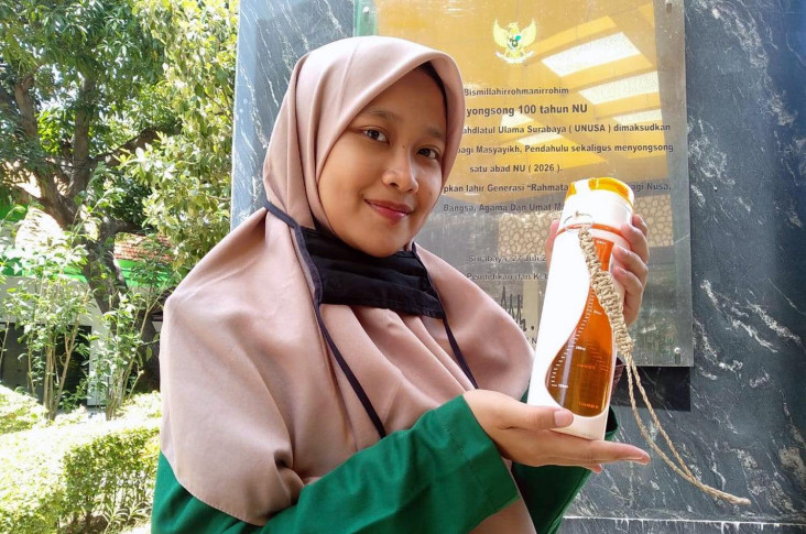 Gelis, Gantungan Botol...