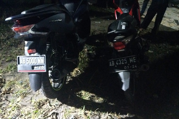 2 Sepeda Motor Tabrakan,...
