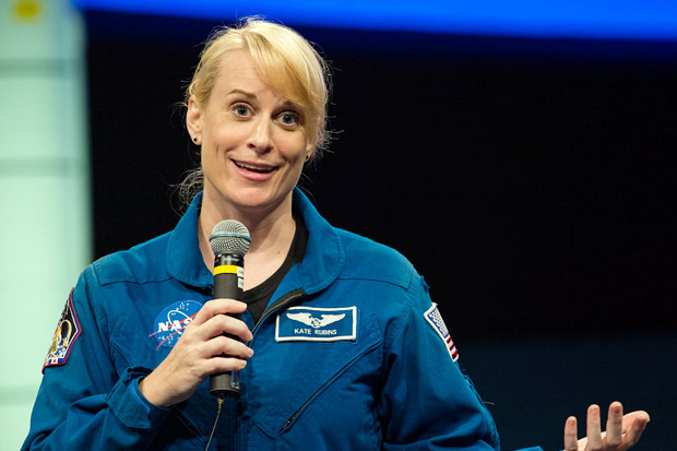 Bukan di Bilik, Astronot...