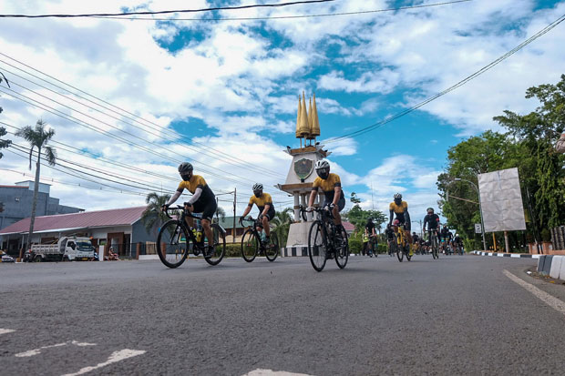 Tempuh 185 Kilometer,...