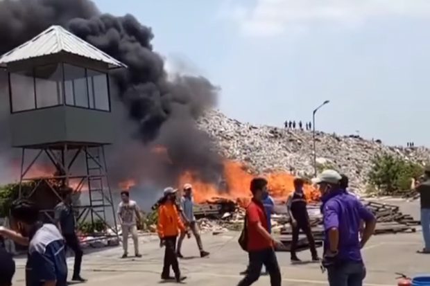 TPS Cilincing Terbakar,...