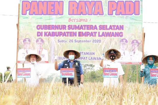 HD Ikuti Panen Raya...