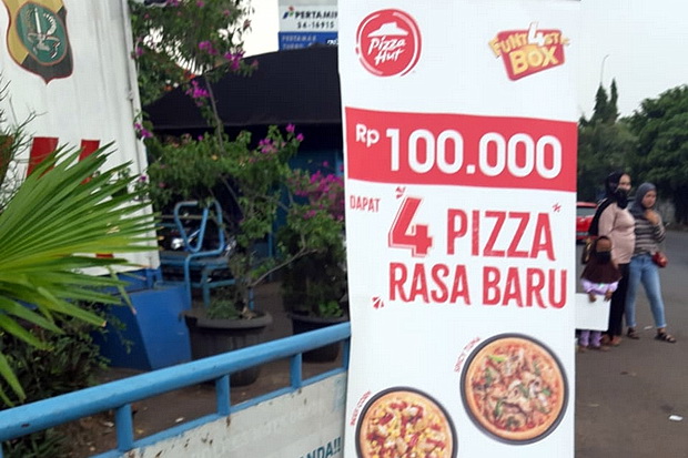 Pegawai Jualan di Jalan,...