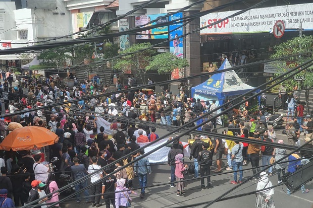 Pedagang Pasar Baru...