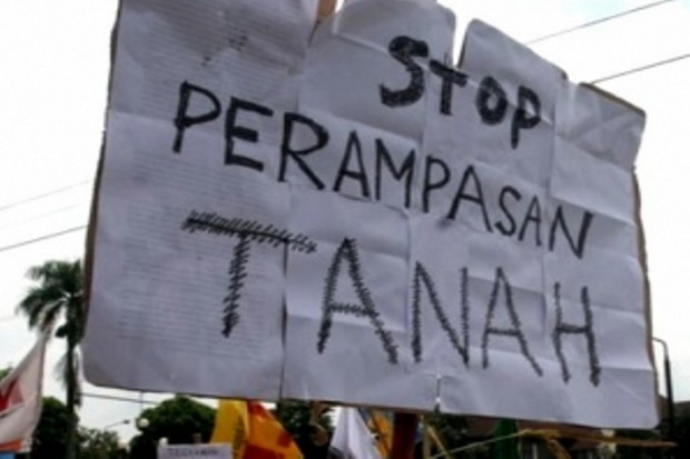 Muncul Patok Tanah Berlogo...