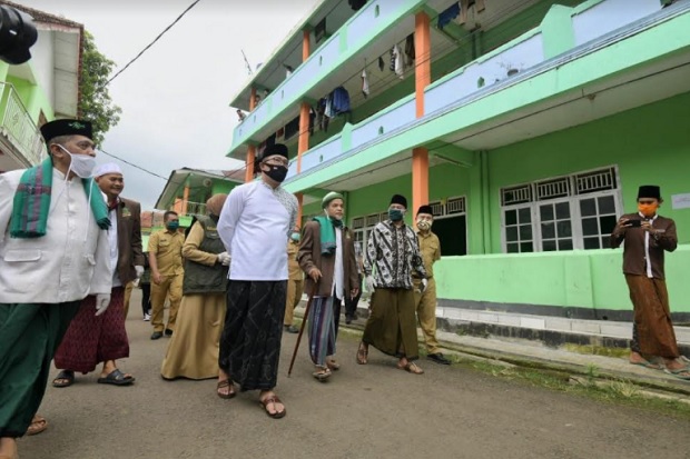 Serangan COVID-19 Meluas,...