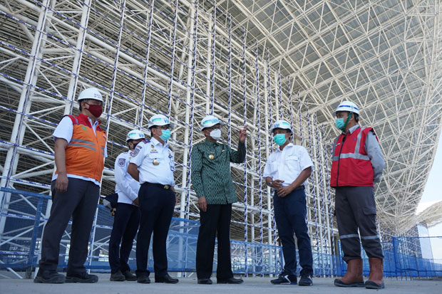 Tinjau Perluasan Bandara,...