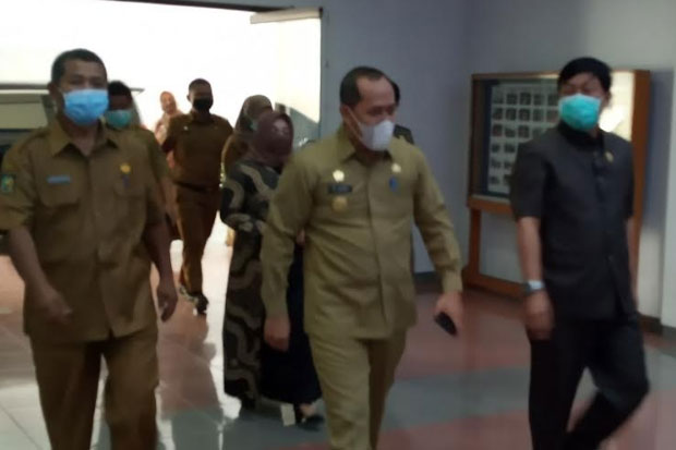 Hari Pertama Kerja,...