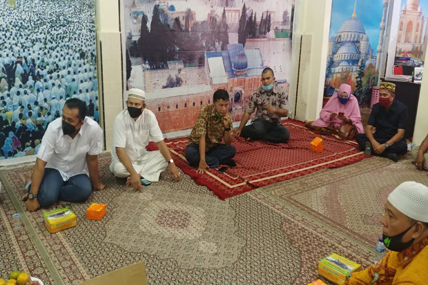 Ustadz Akhyar Nasution...