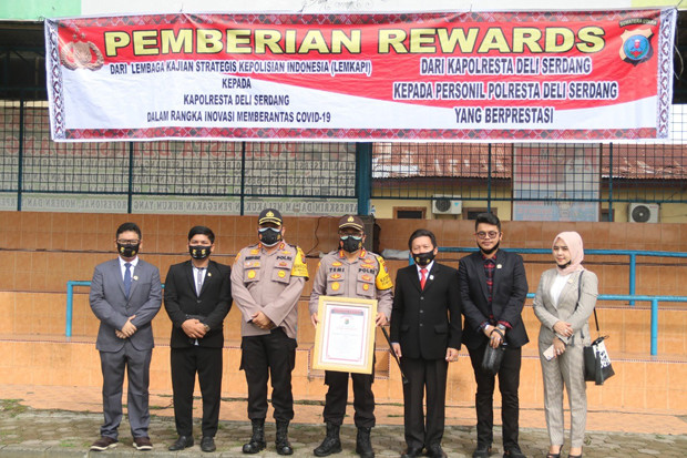 Berikan Layanan Terbaik...